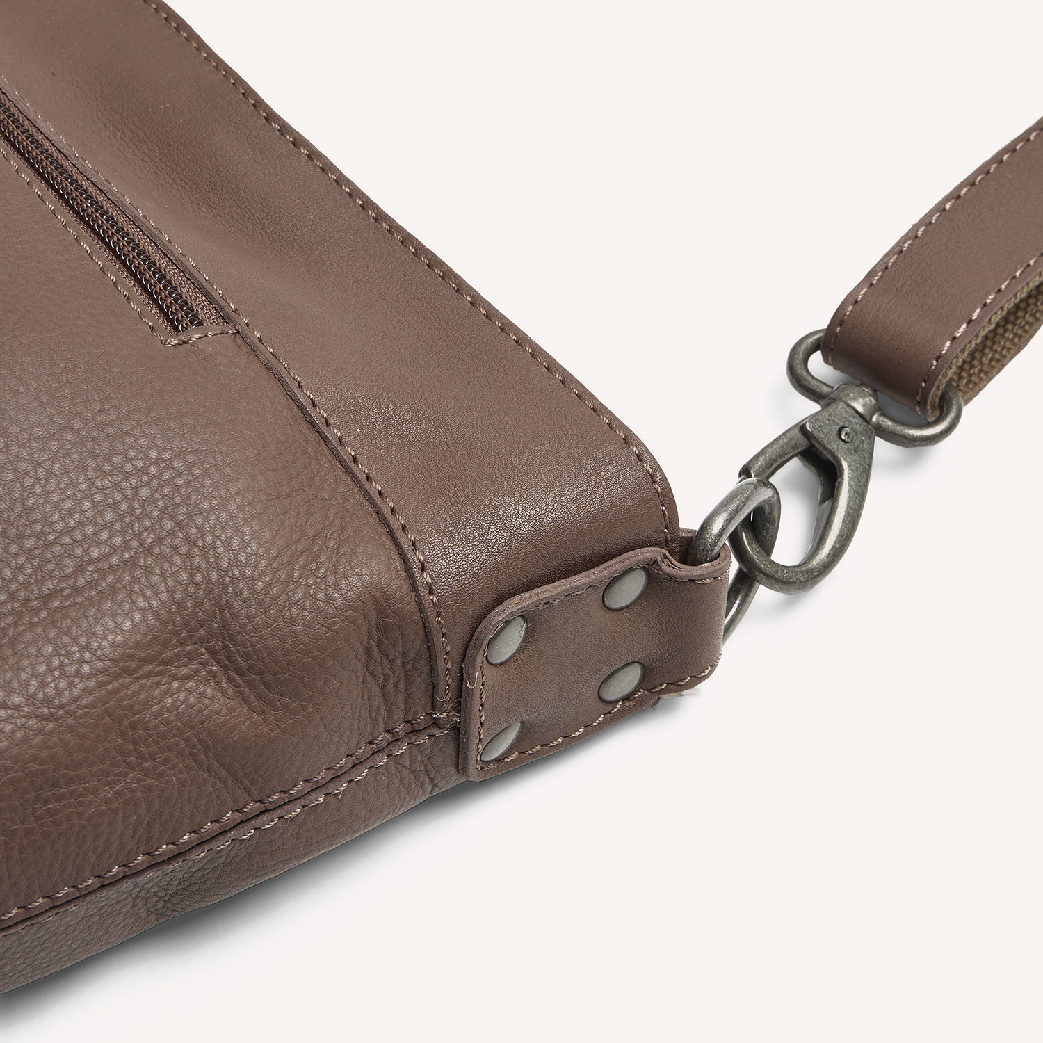 The Chesterfield Brand, Serene Astero, Handväska i läder - Mörk Taupe - Bild 3